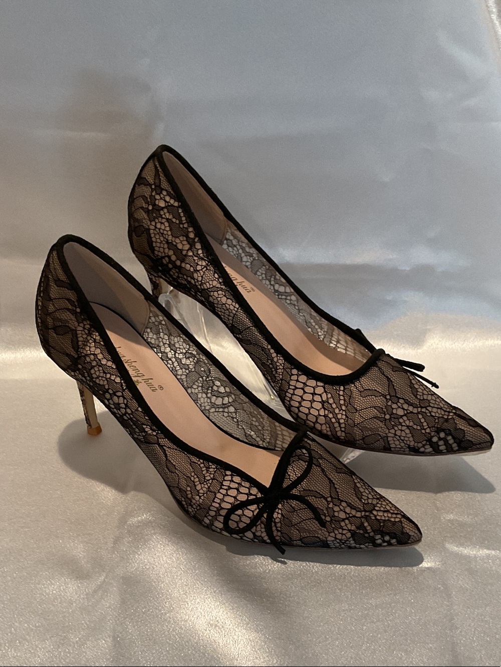 Lace Pointed-Toe Black Pumps with Bow Accent